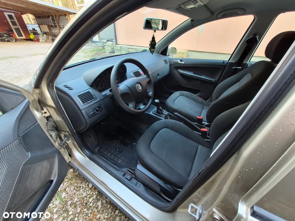 Skoda Fabia 1.4 16V Ambiente - 12