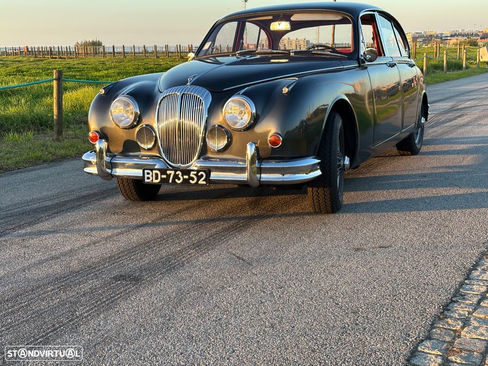 Daimler Double Six - 8