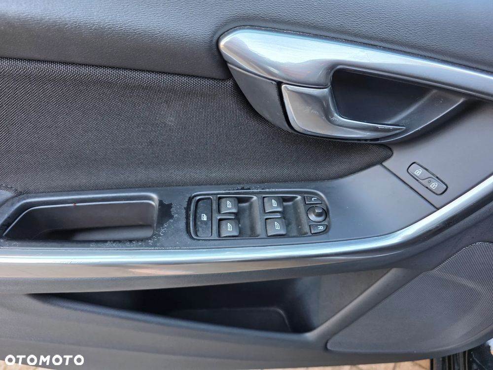 Volvo V60 D2 Momentum - 13