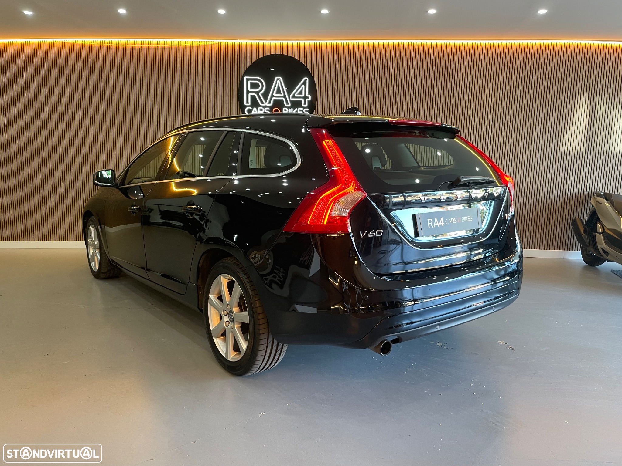 Volvo V60 2.0 D3 VOR Geartronic - 4