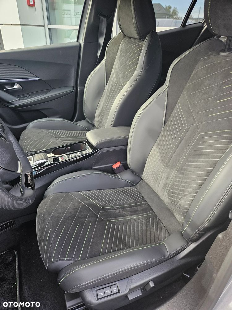 Peugeot 2008 PureTech mHEV GT E-DCS6 - 22