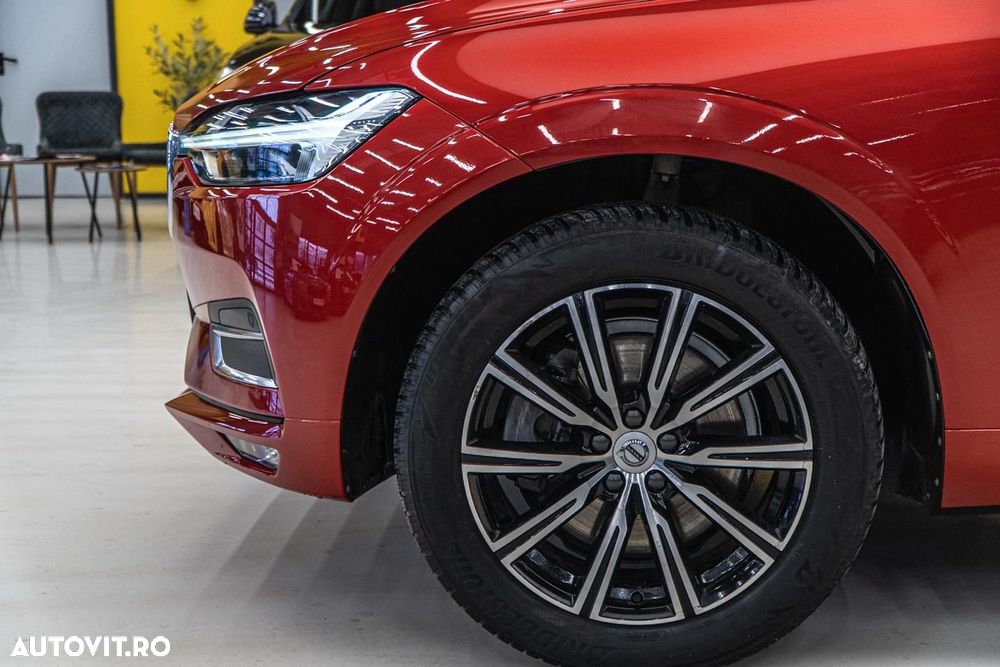 Volvo XC 60 B4 MHEV AT8 AWD Momentum Pro - 36