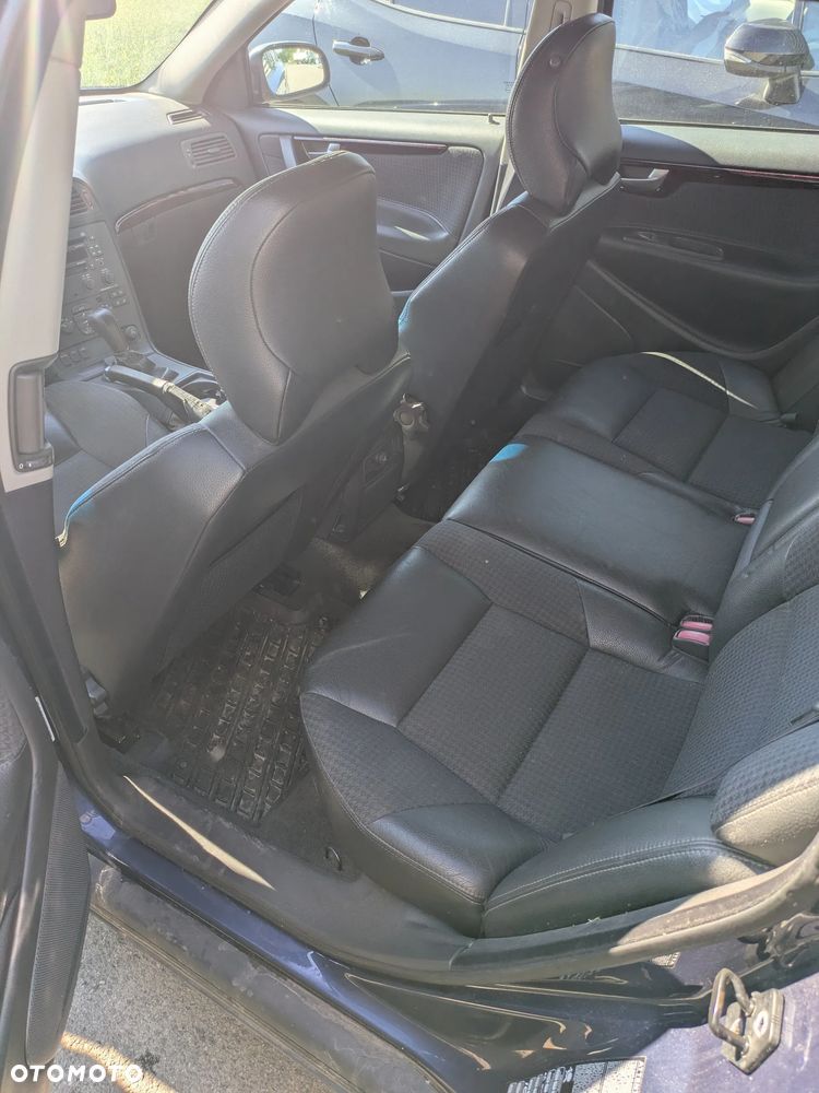 Volvo V70 2.4 - 8