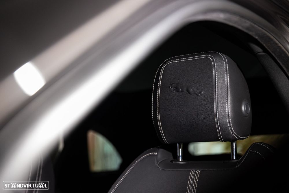 Jaguar F-Pace 2.0 D200 AWD R-Dynamic SE - 26