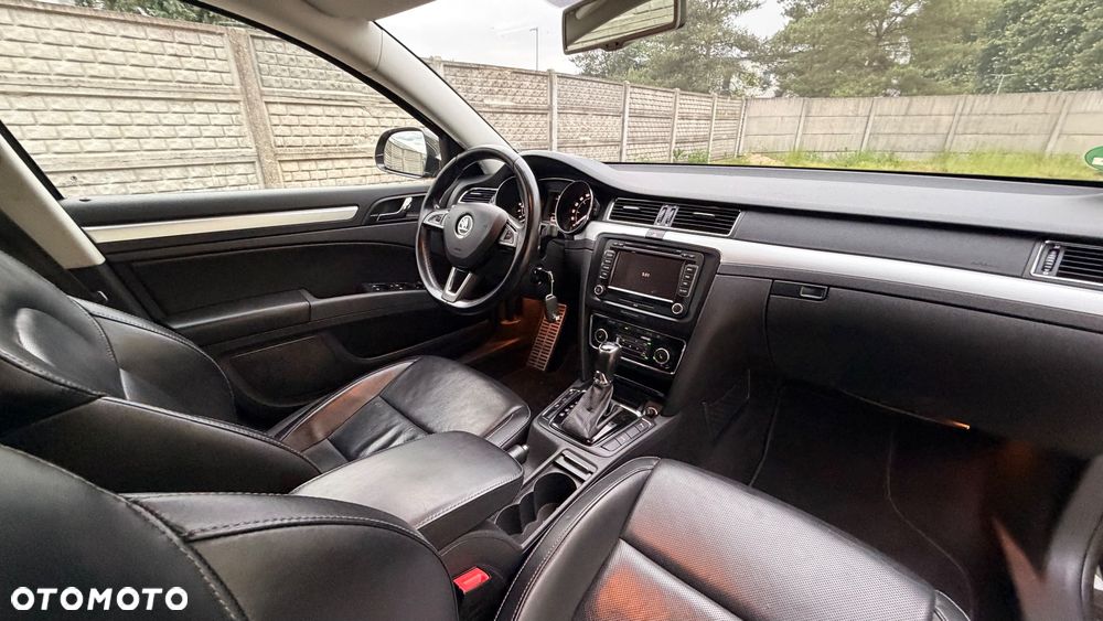 Skoda Superb 2.0 TDI DSG Exclusive - 35