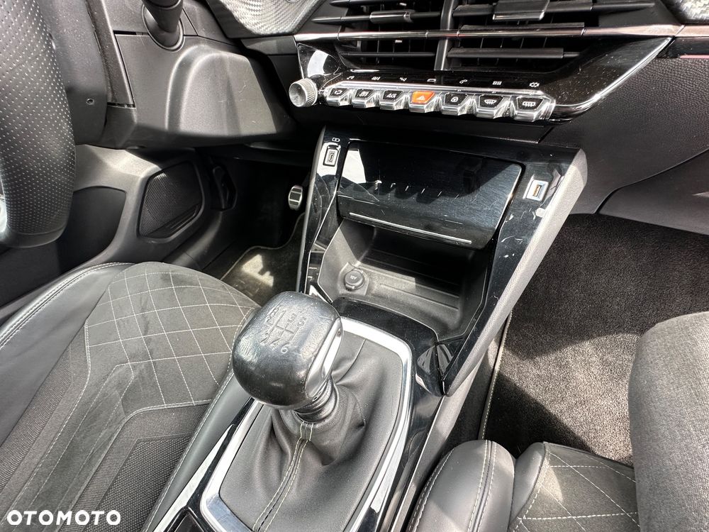 Peugeot 208 PureTech 100 GT - 24