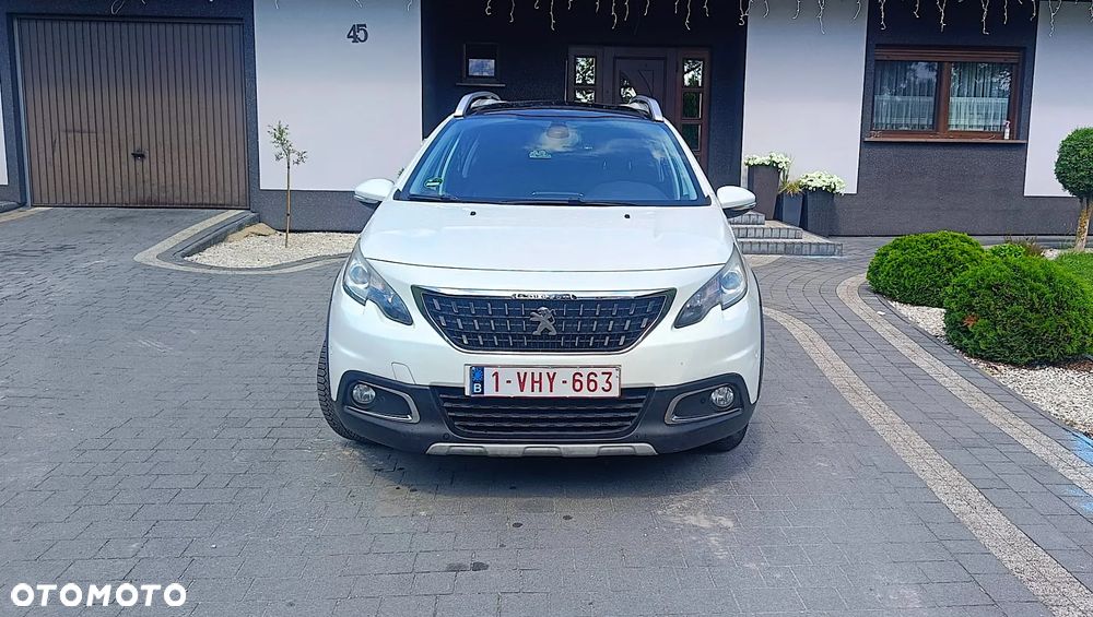 Peugeot 2008 1.2 Pure Tech GPF Signature S&S - 11