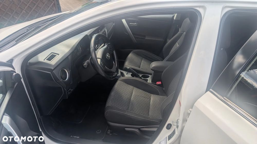 Toyota Auris - 16