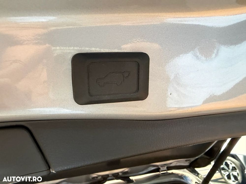 Toyota RAV4 2.5 PHEV VVT-iE 4x4 Style Bi-Tone - 18