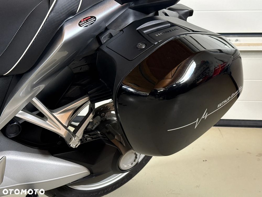 Honda VFR - 34