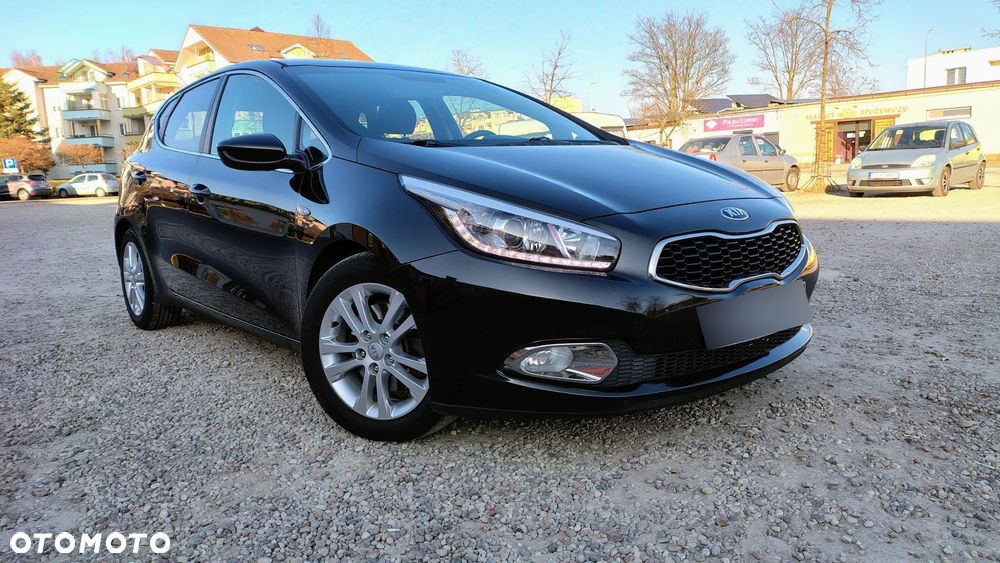 Kia Ceed 1.6 CRDi 128 Dream Team Edition - 1