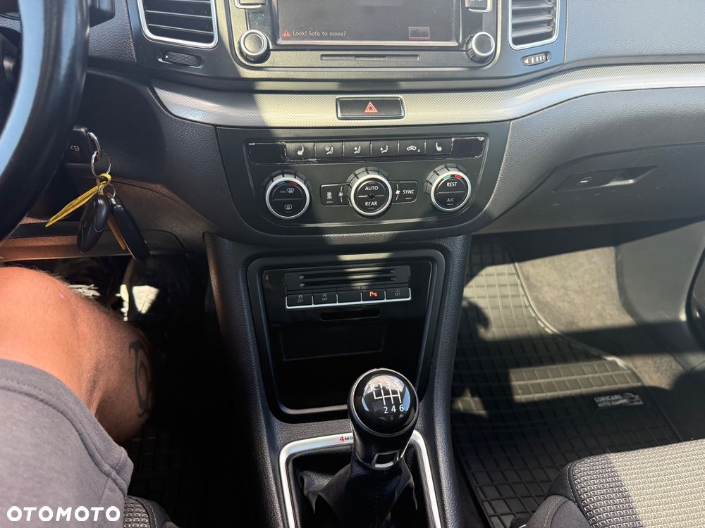 Volkswagen Sharan 2.0 TDI 4Motion BlueMotion Technology Highline - 32
