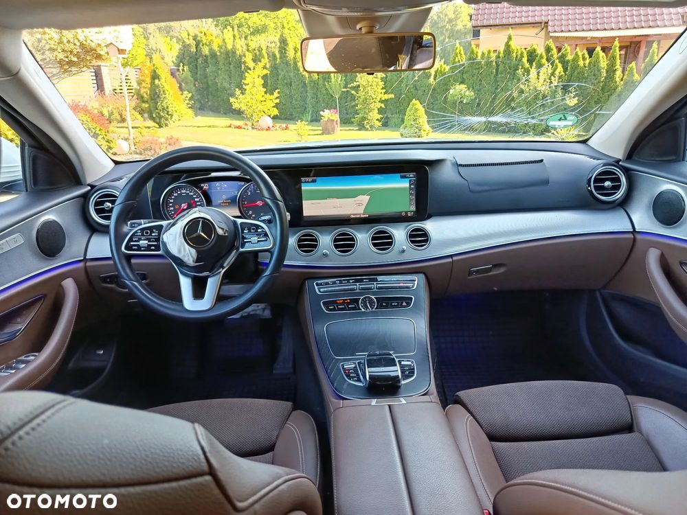 Mercedes-Benz Klasa E 220 d 9G-TRONIC - 21