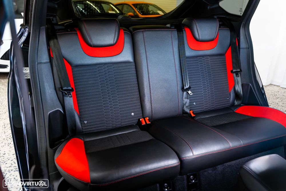 Ford Focus 2.0 EcoBoost ST c/ Pack Pele Desportiva - 12