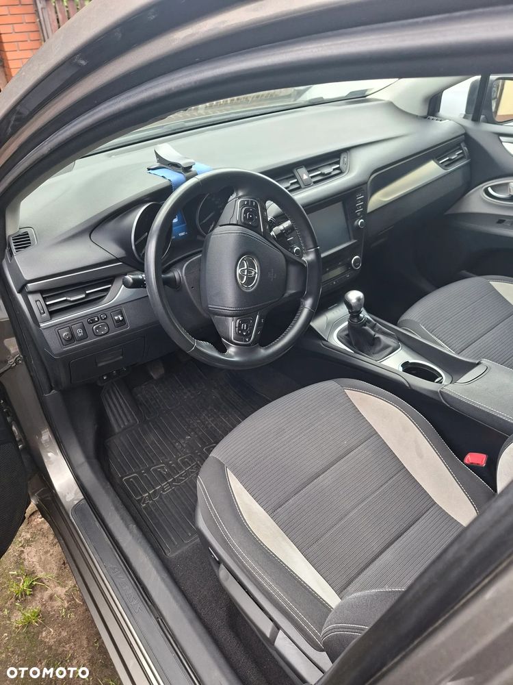 Toyota Avensis - 10