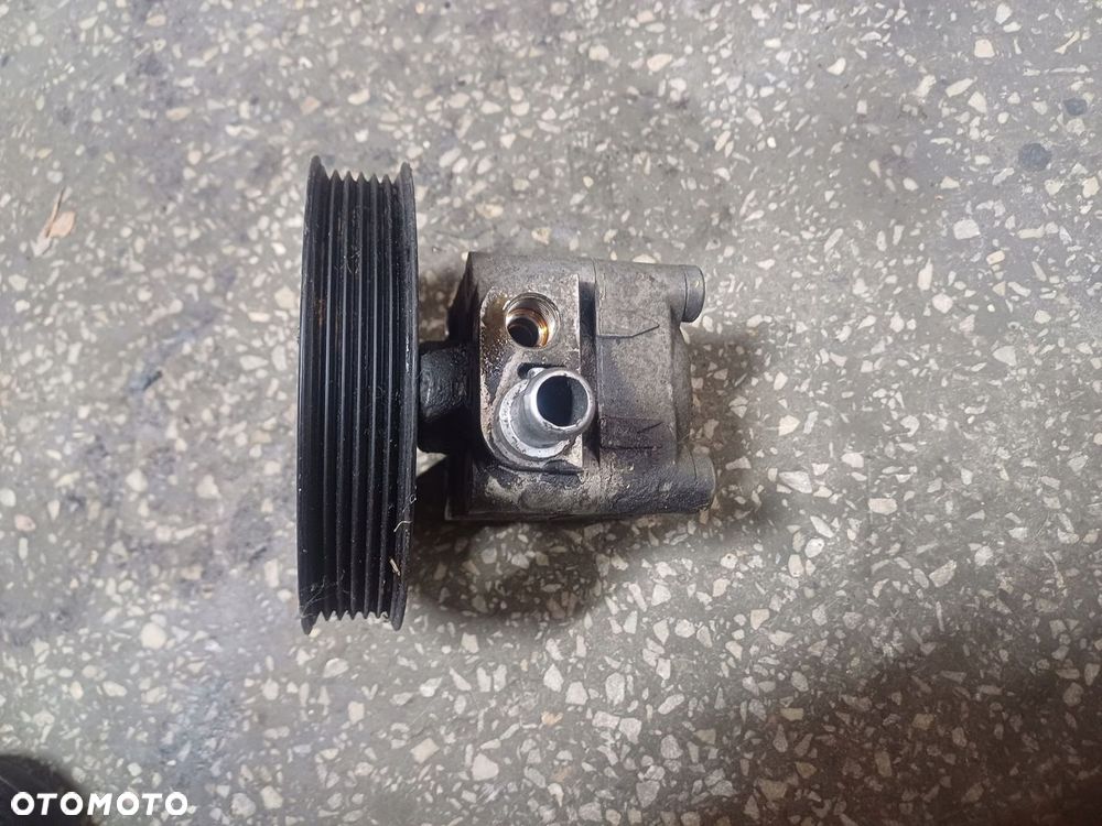 pompa wspomagania VOLVO V70 II 2.4B - 3