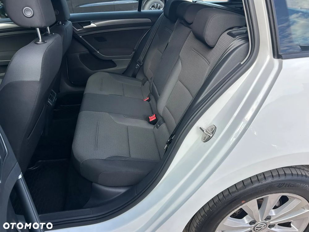 Volkswagen Golf 1.6 TDI BMT Comfortline - 23