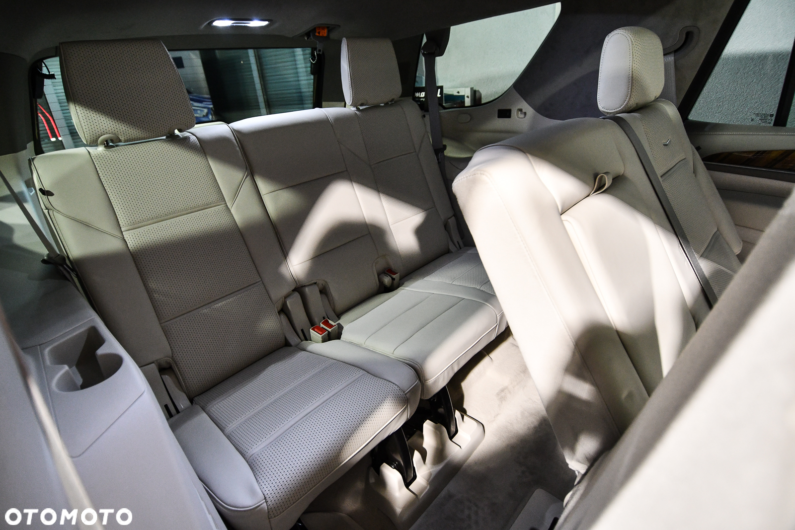 Cadillac Escalade - 19