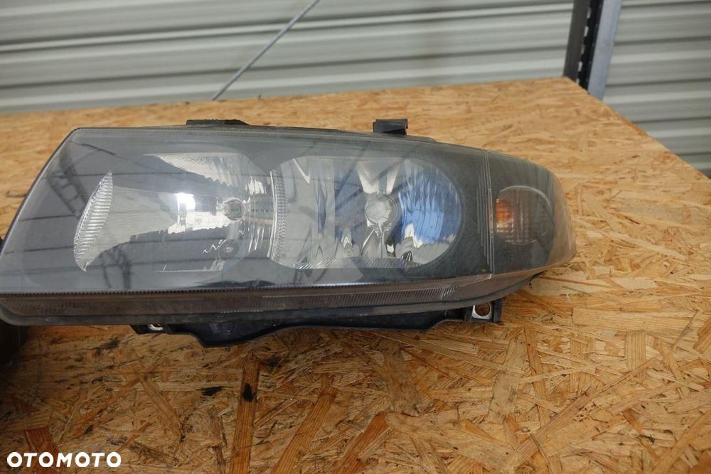 REFLEKTOR 2 LAMPY PRZÓD LEWA PRAWA EUROPA SEAT LEON I 1 TOLEDO II 2 - 4