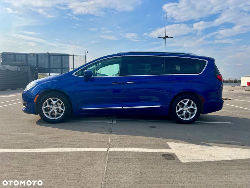 Chrysler Pacifica - 8