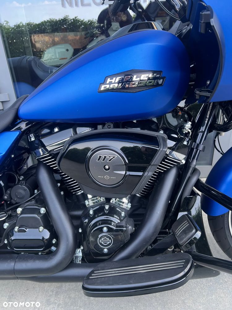 Harley-Davidson Touring Road Glide - 2