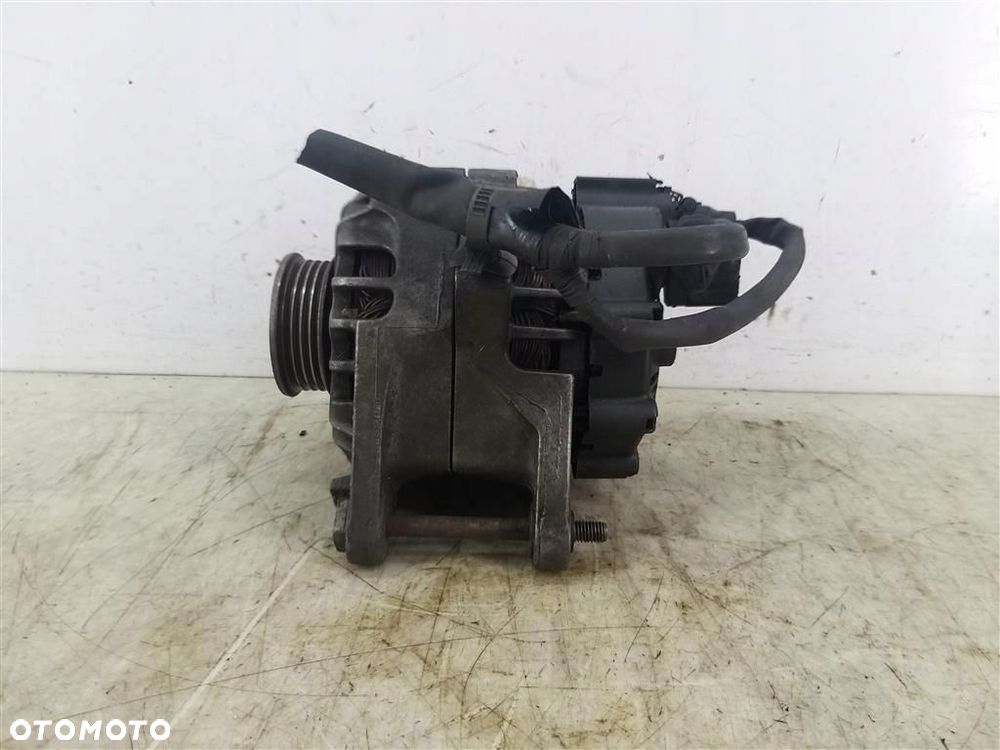 Alternator Hyundai TUSCON ELATRA Getz 02-11 1.4 VALEO 37300-22650 90A - 4