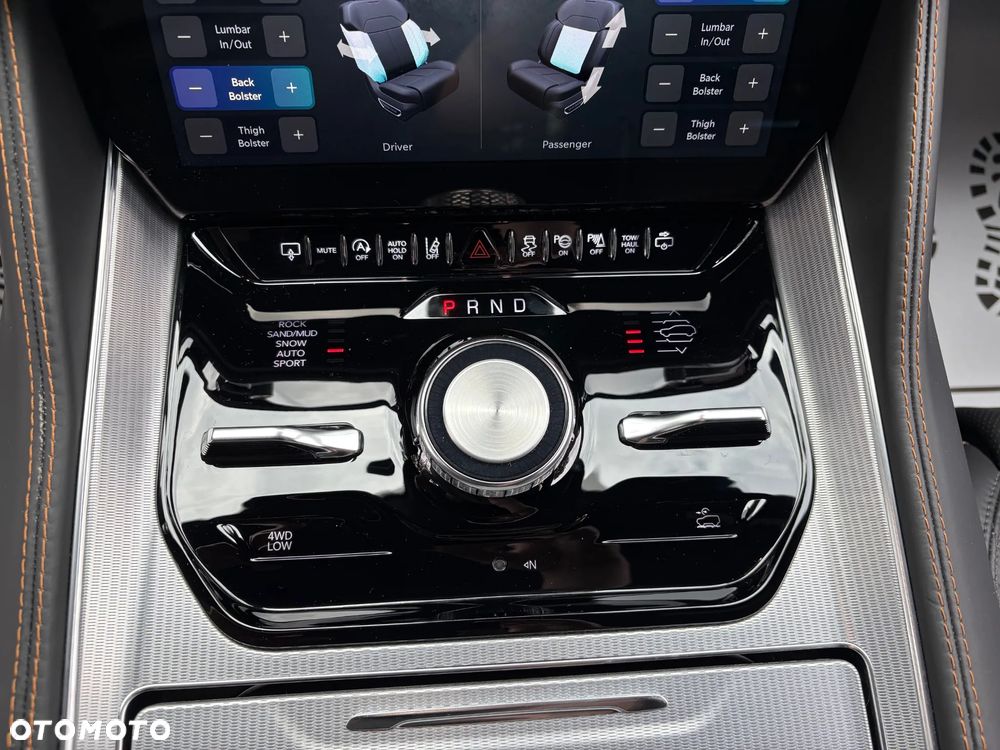 Jeep Grand Wagoneer - 27