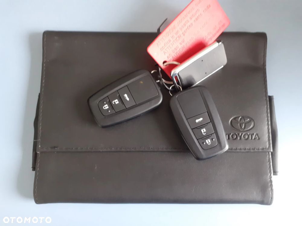 Toyota Camry - 26