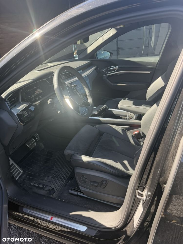 Audi Q8 Sportback e-tron - 8