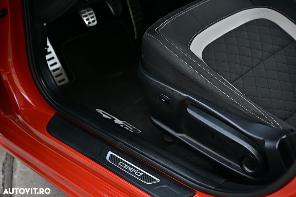 Kia Ceed 1.6 CRDi 136 ISG GT Line - 17