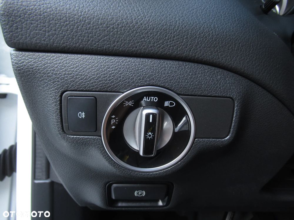Mercedes-Benz GLA 200 7G-DCT Style - 36