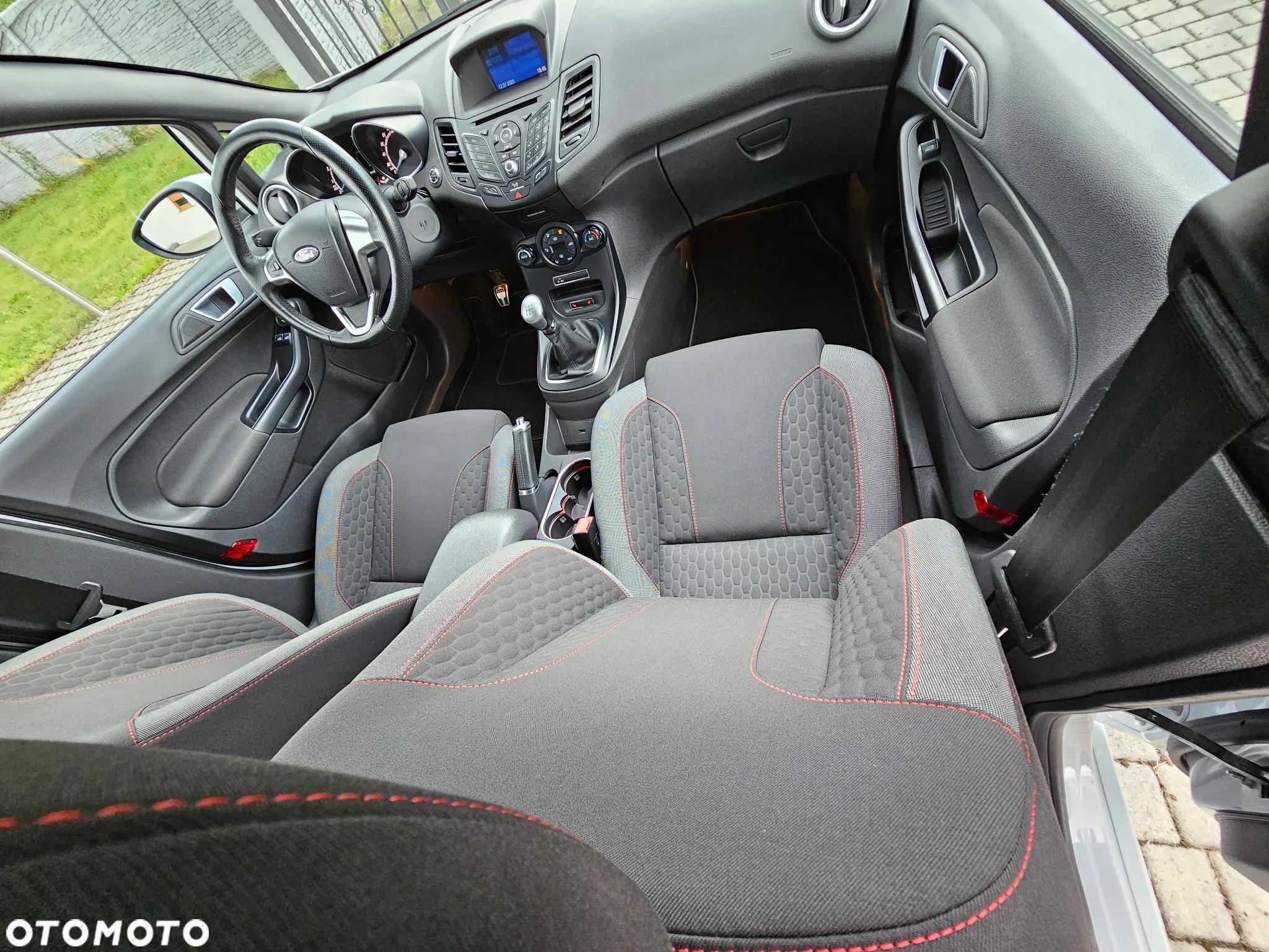 Ford Fiesta 1.0 EcoBoost S&S ST-LINE X - 28