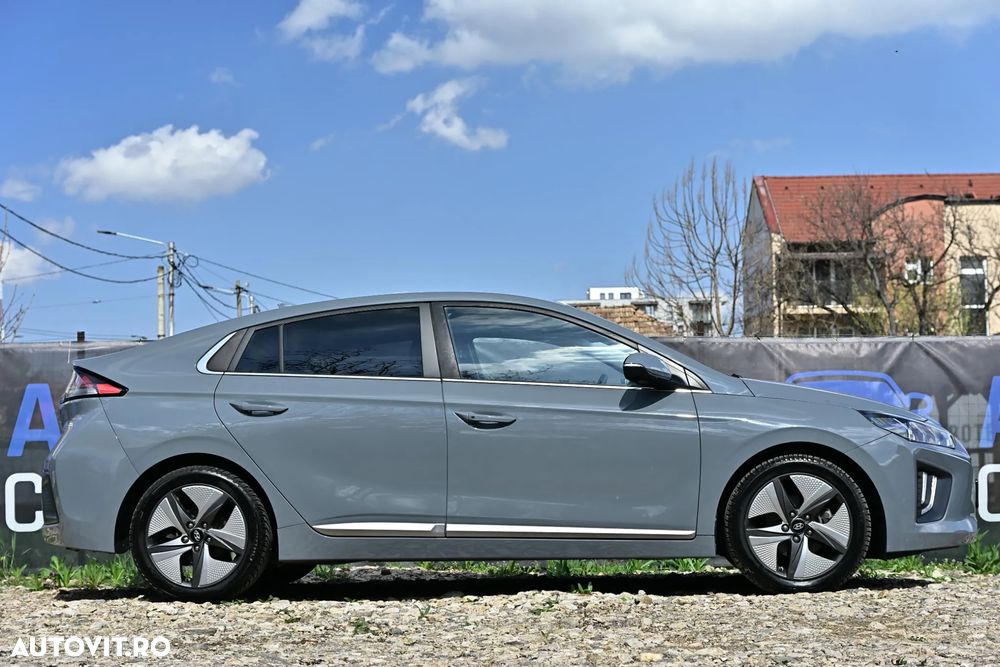 Hyundai IONIQ - 10
