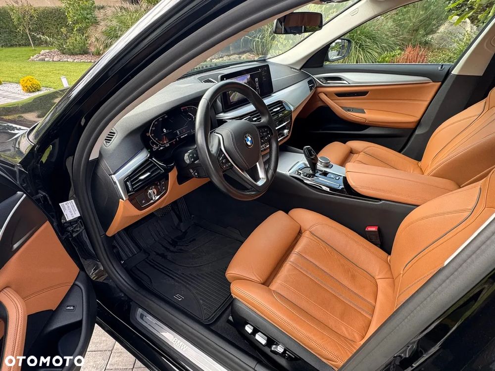 BMW Seria 5 520d xDrive - 17