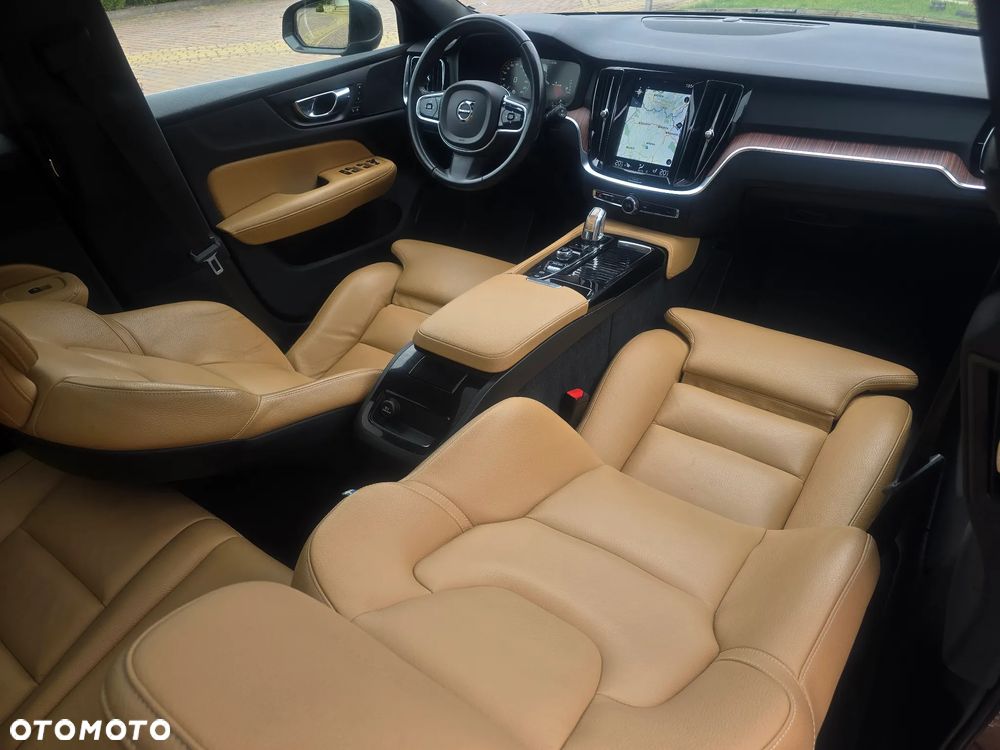 Volvo V60 T8 AWD Plug-In Hybrid Inscription - 25