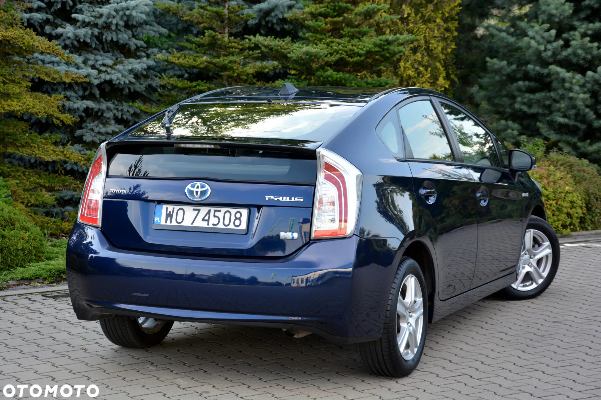 Toyota Prius (Hybrid) Executive - 9