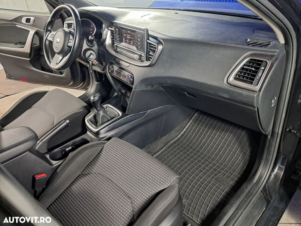 Kia Ceed - 12