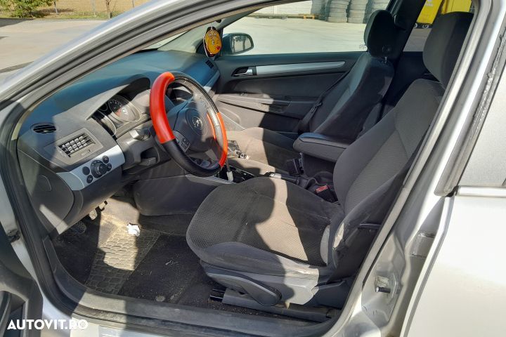 Dezmembrez Opel Astra H [2004 - 2007] Hatchback 1.9 CDTI MT (120 hp) - 5