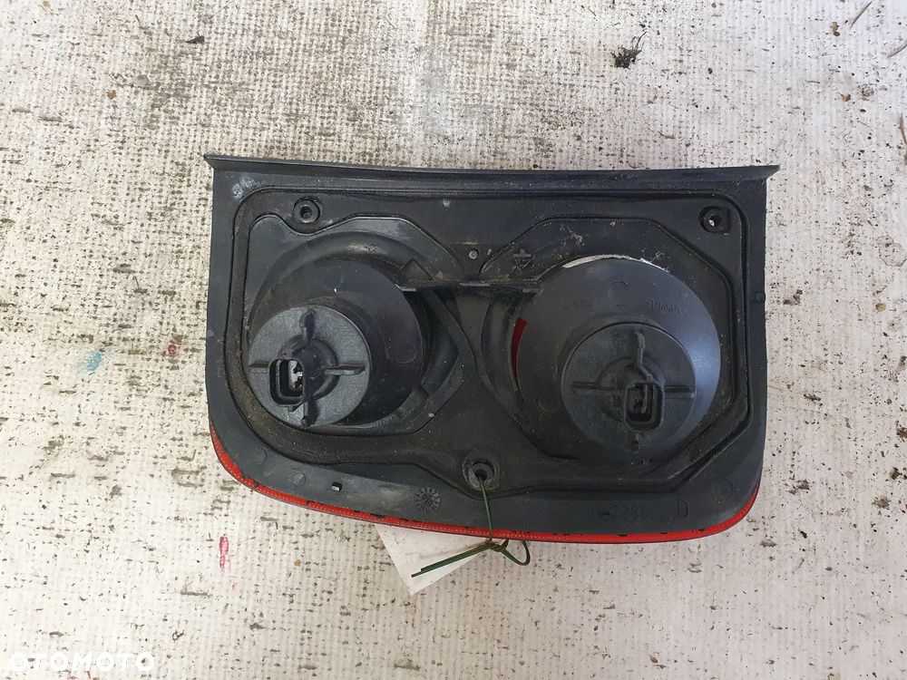 .  TYL TYLNA LAMPA PRAWA LAND ROVER FREELANDER I - 2