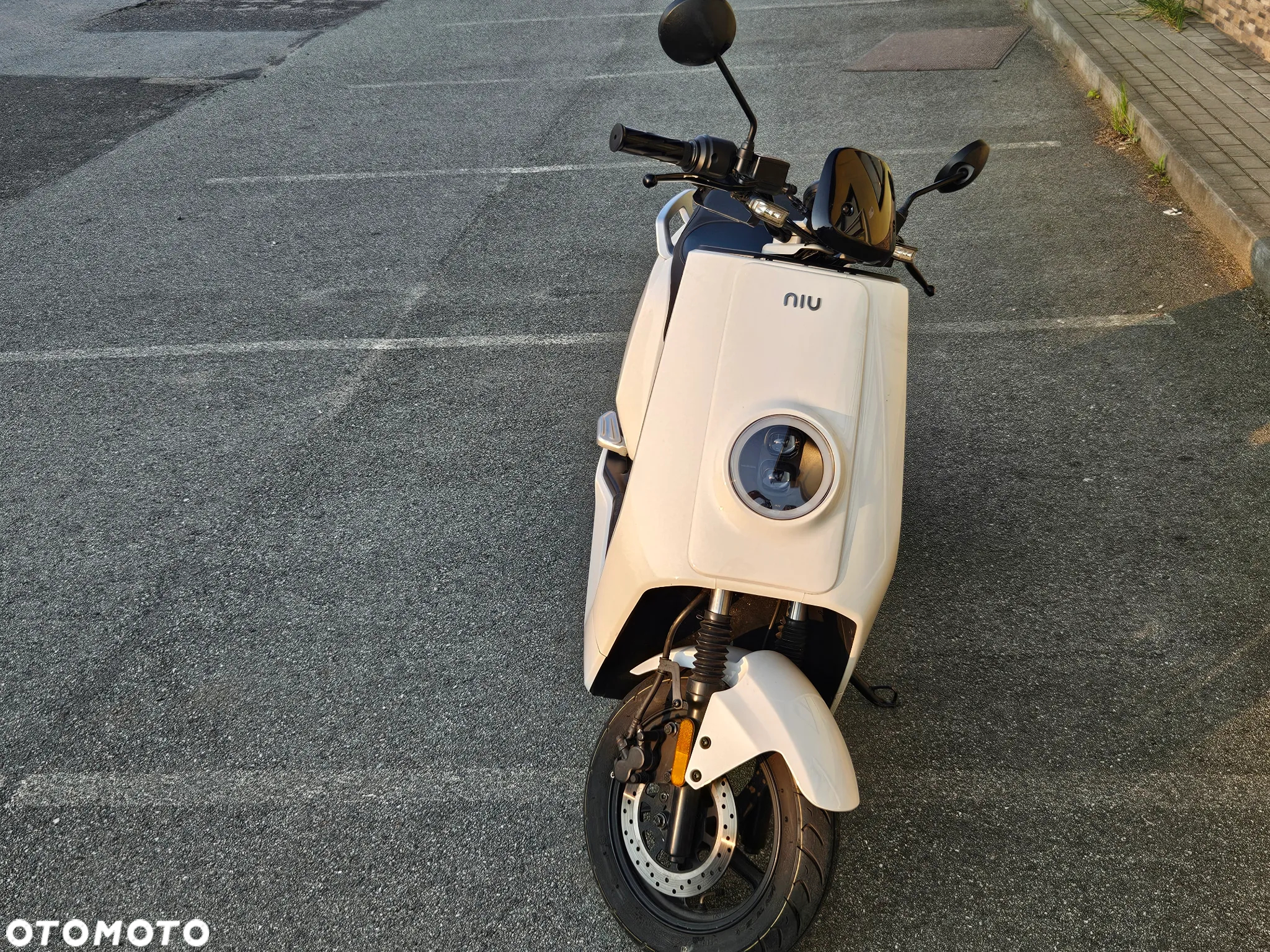 Niu NQI - 8