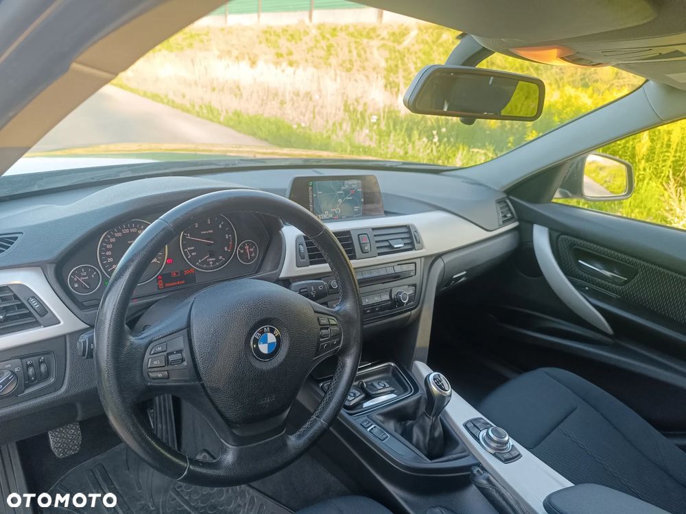 BMW Seria 3 318d Blue Performance - 13