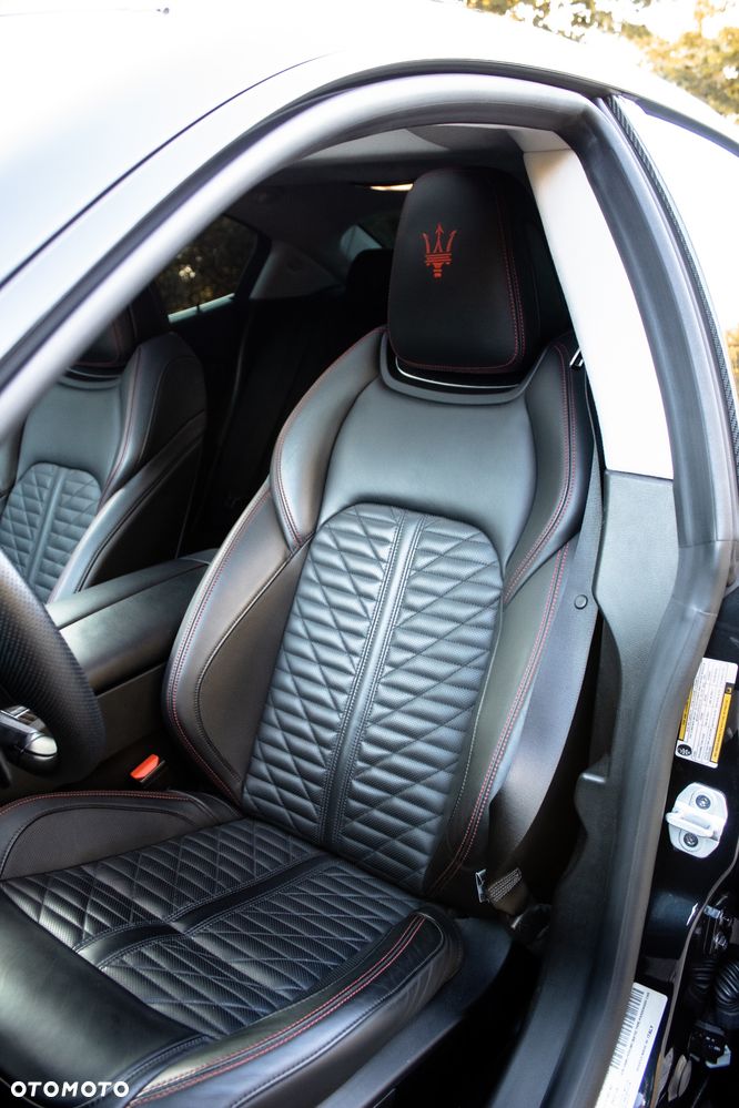 Maserati Ghibli S GranSport - 13
