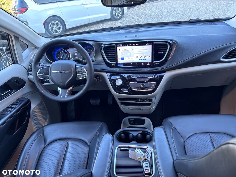 Chrysler Pacifica - 25