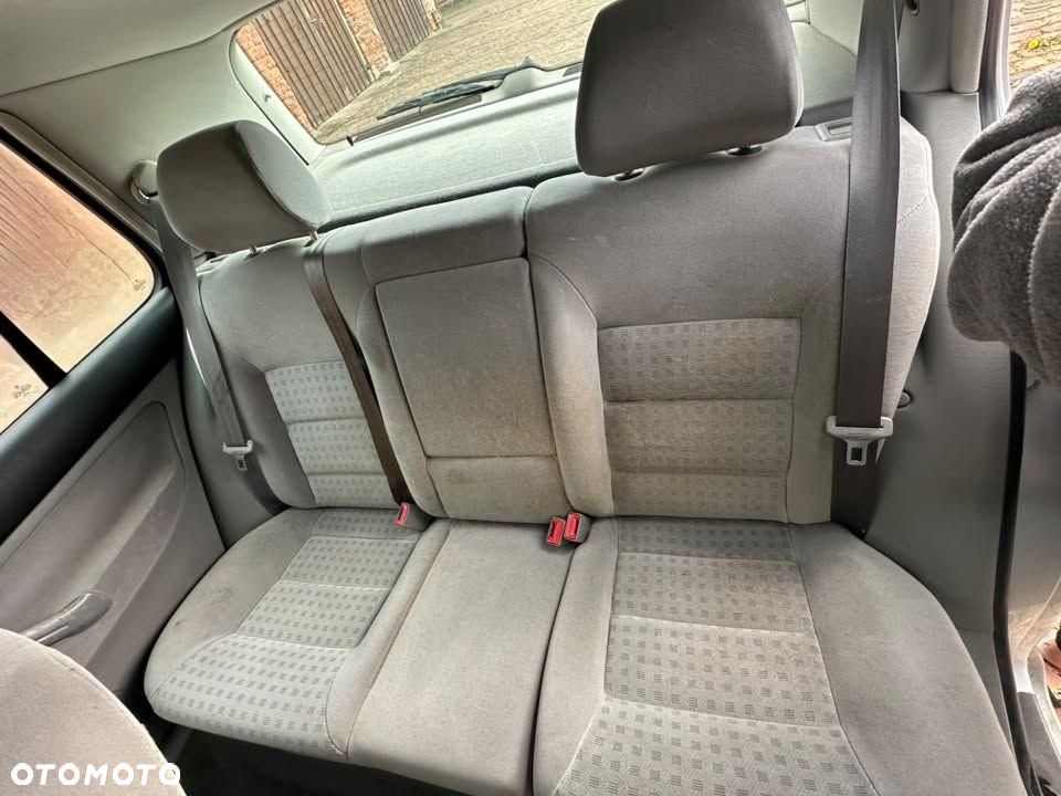 Volkswagen Golf 1.6 Basis - 4