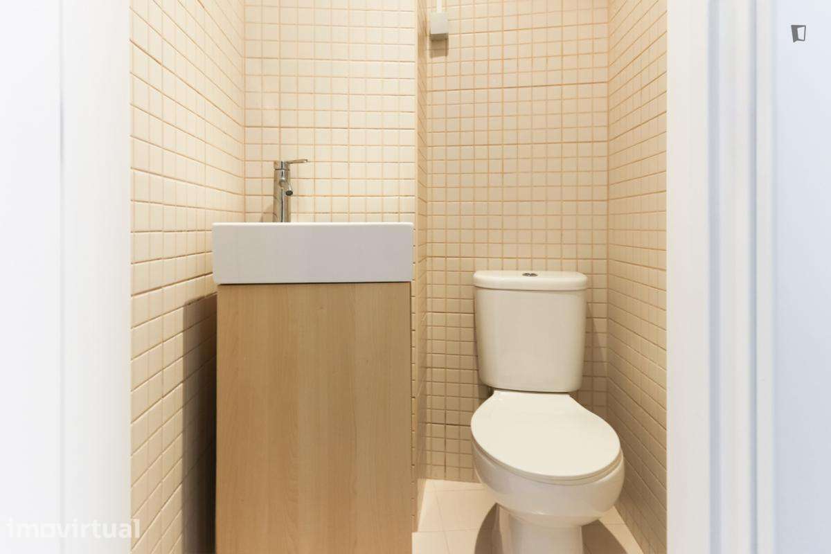 Quarto - localizado em Penha Lisbon - Grande imagem: 2/26