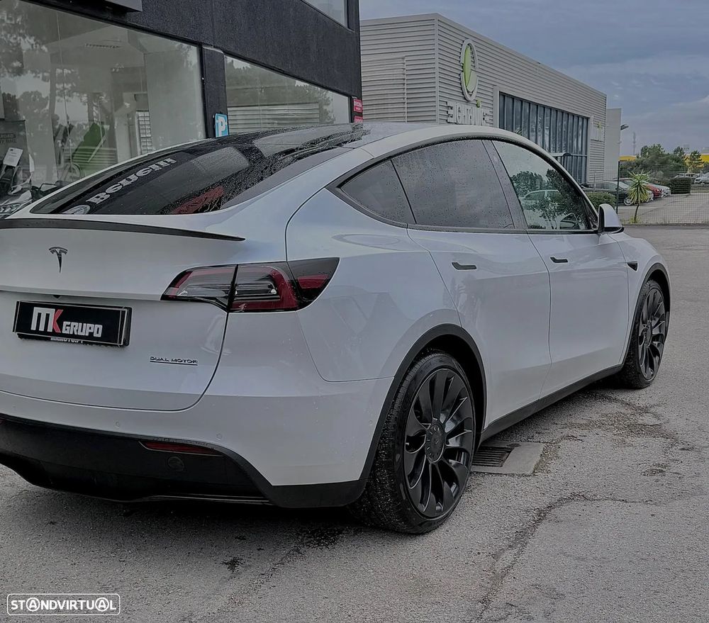 Tesla Model Y Performance Dual Motor AWD - 16