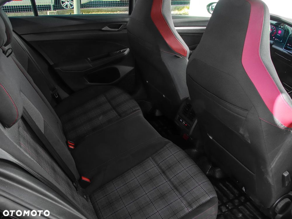Volkswagen Golf - 15