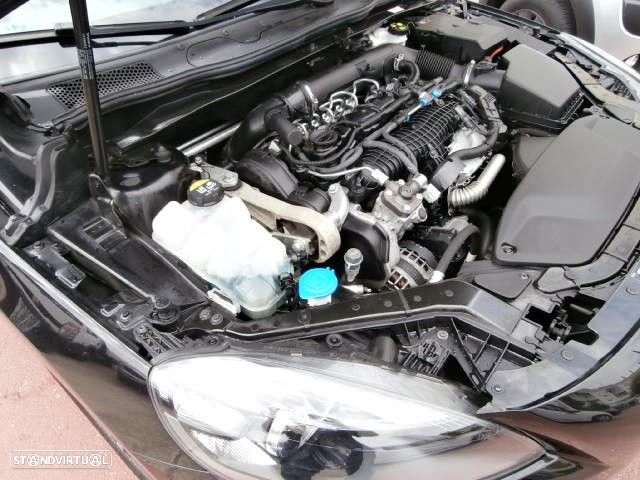 Volvo V40 2.0 D2 R-Design - 39