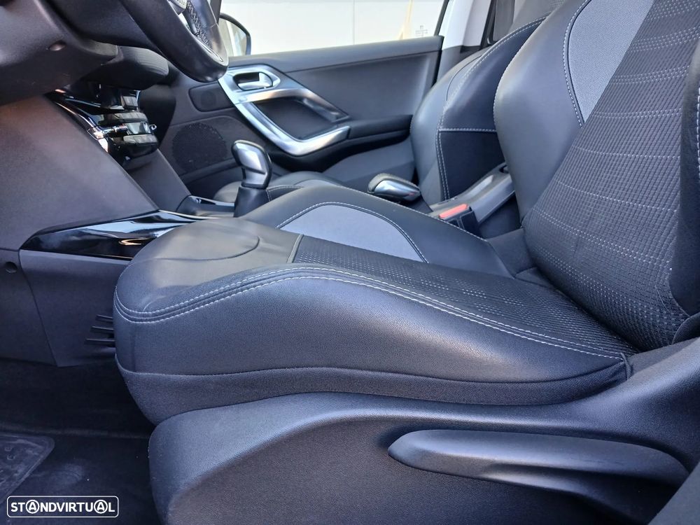 Peugeot 2008 1.2 PureTech Allure - 22