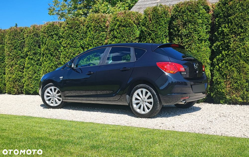 Opel Astra 1.4 Turbo 150 Jahre - 9